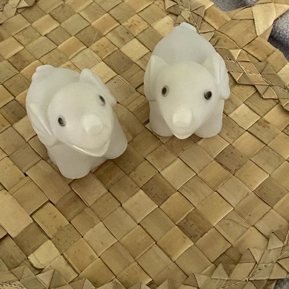 Pair of light up Elephants - Picture 14 of 15